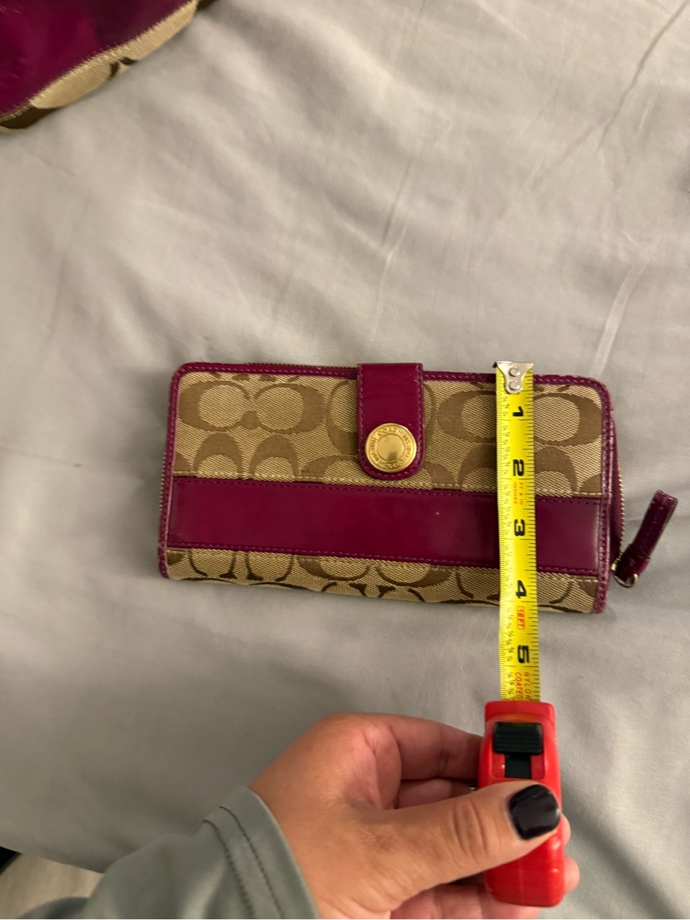 Coach Beige Shoulder Bag with Plum Interior with matching wallet - Picture 12 of 15